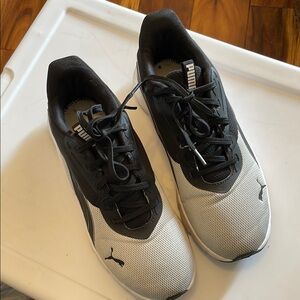 Puma Mens Black And Gray Athleric Shoes. Very Good Condition. Size 9.5.